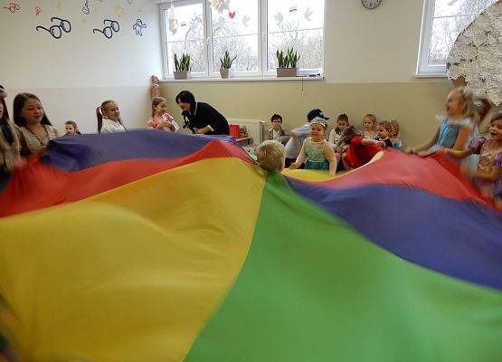 Grafika 19: Bal karnawałowy.