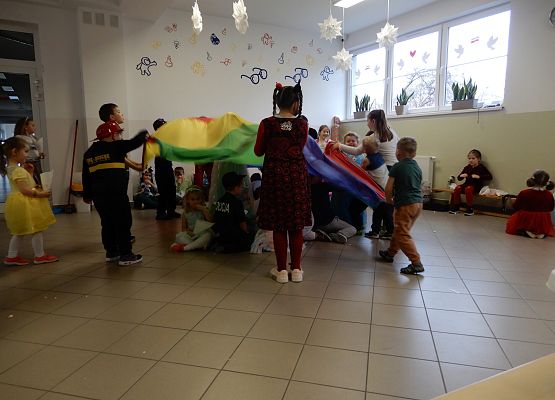 Grafika 26: Bal karnawałowy.