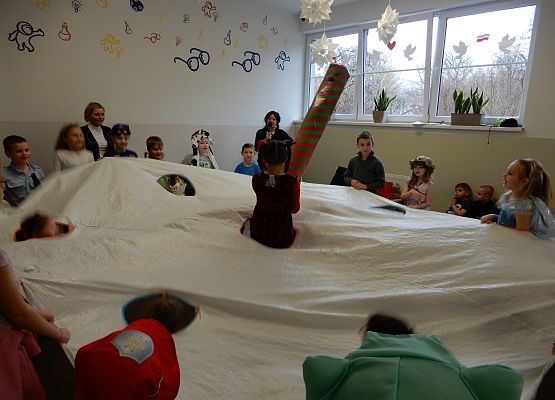 Grafika 28: Bal karnawałowy.