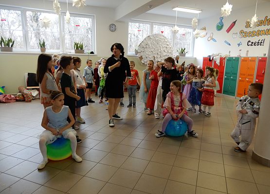 Grafika 32: Bal karnawałowy.