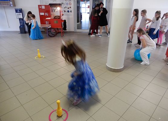 Grafika 31: Bal karnawałowy.