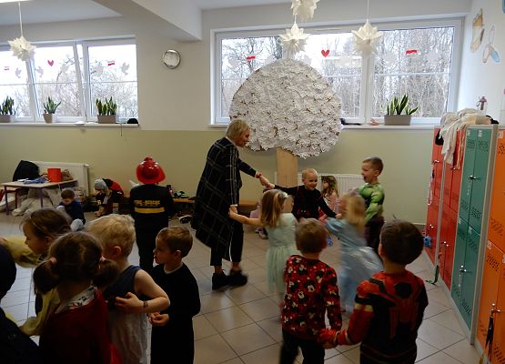 Grafika 36: Bal karnawałowy.