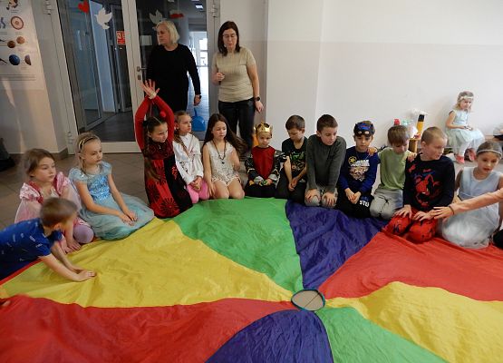 Grafika 37: Bal karnawałowy.