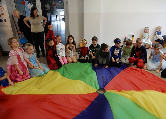 Grafika 38: Bal karnawałowy.