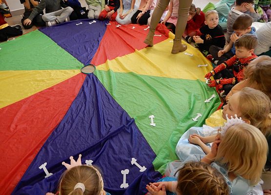 Grafika 39: Bal karnawałowy.