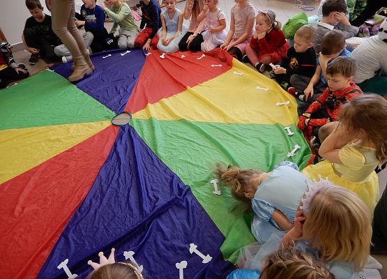 Grafika 40: Bal karnawałowy.