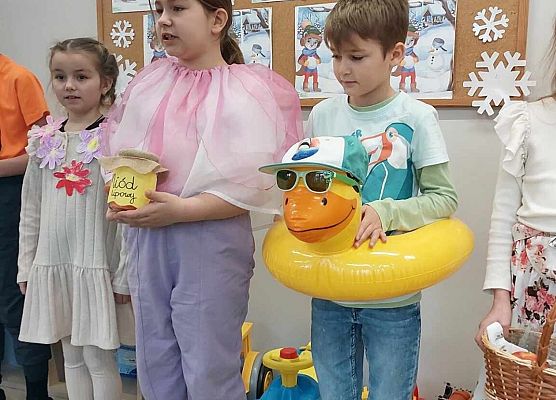 Krótka scenka uczniów klasy drugiej grafika