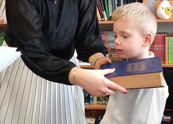 Grafika 18: Pasowanie na czytelnika