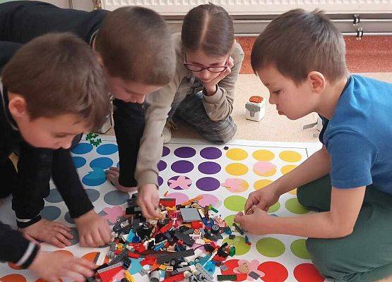 Grafika 5: Kwiaty z okazji Dnia Kobiet