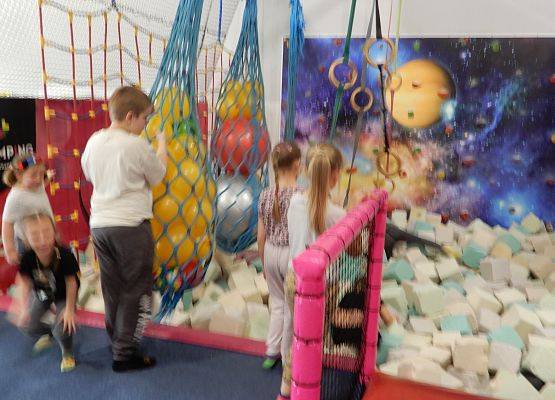 Grafika 6: Wycieczka do Parku Trampolin