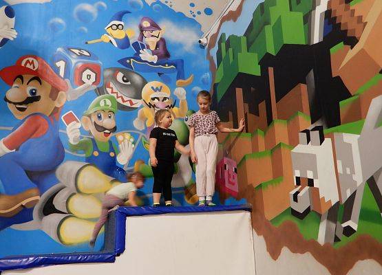 Grafika 21: Wycieczka do Parku Trampolin