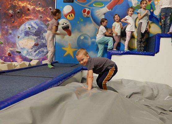 Grafika 24: Wycieczka do Parku Trampolin