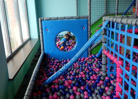 Grafika 33: Wycieczka do Parku Trampolin