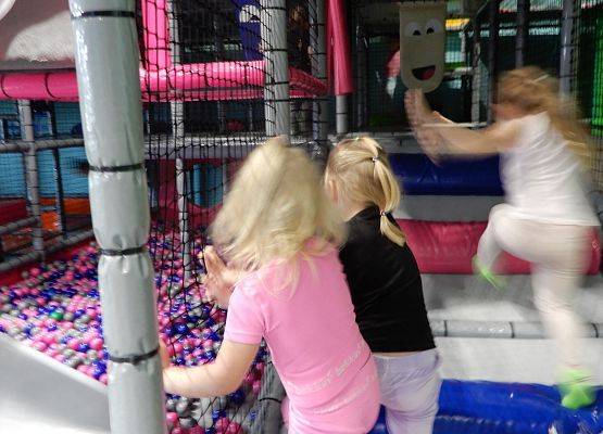 Grafika 42: Wycieczka do Parku Trampolin