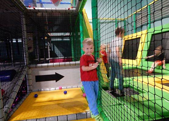 Grafika 50: Wycieczka do Parku Trampolin