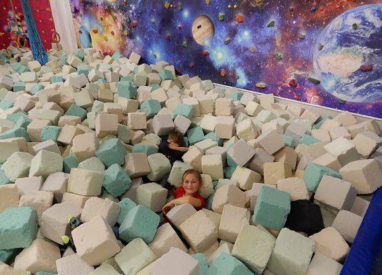 Grafika 52: Wycieczka do Parku Trampolin