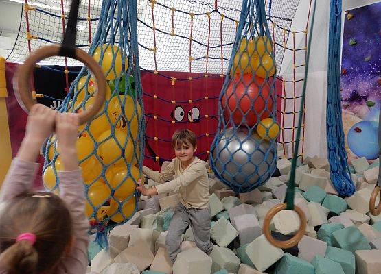 Grafika 54: Wycieczka do Parku Trampolin