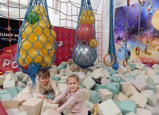 Grafika 55: Wycieczka do Parku Trampolin