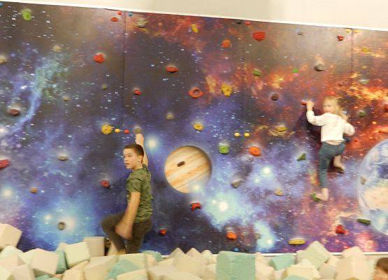 Grafika 57: Wycieczka do Parku Trampolin