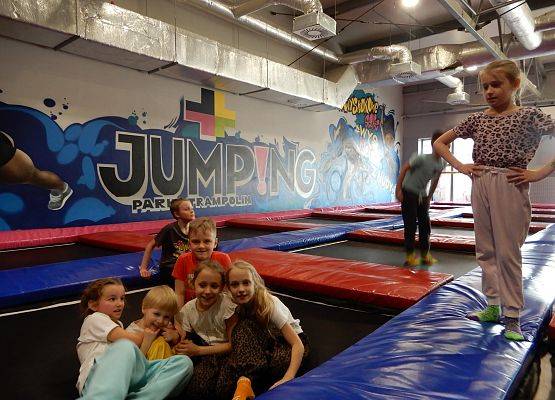 Grafika 61: Wycieczka do Parku Trampolin