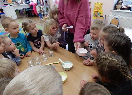 Grafika 8: Dlaczego bałwanki żegnają się z nami? - zabawy badawcze