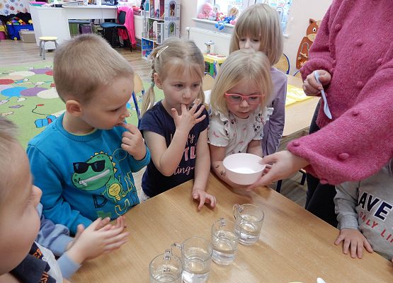 Grafika 11: Dlaczego bałwanki żegnają się z nami? - zabawy badawcze