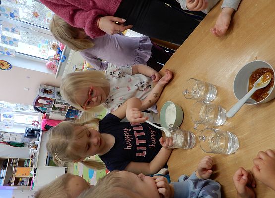 Grafika 15: Dlaczego bałwanki żegnają się z nami? - zabawy badawcze