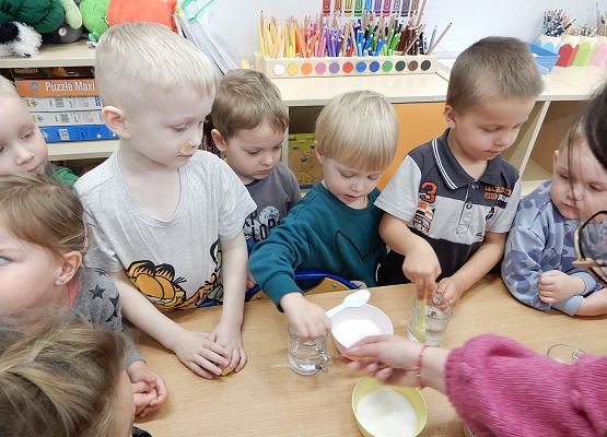 Grafika 21: Dlaczego bałwanki żegnają się z nami? - zabawy badawcze