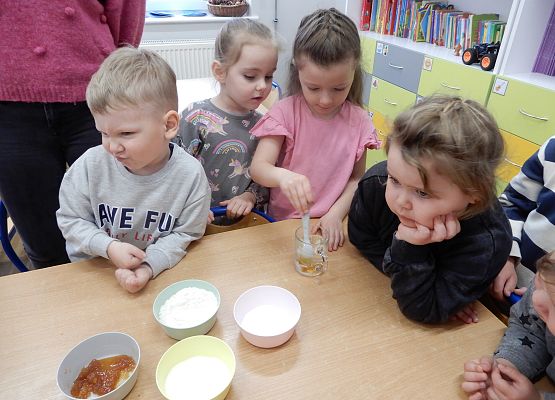 Grafika 24: Dlaczego bałwanki żegnają się z nami? - zabawy badawcze