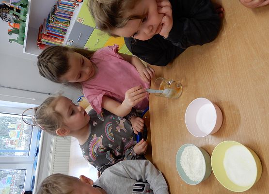 Grafika 25: Dlaczego bałwanki żegnają się z nami? - zabawy badawcze