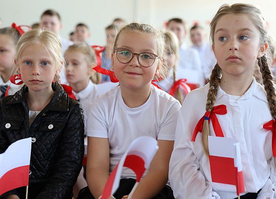 Grafika 4: Pierwsza rocznica nadania imienia  - Dzień Patrona