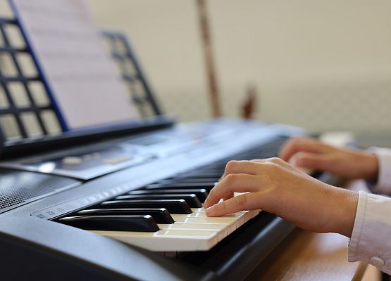 Grafika 14: Pierwsza rocznica nadania imienia  - Dzień Patrona