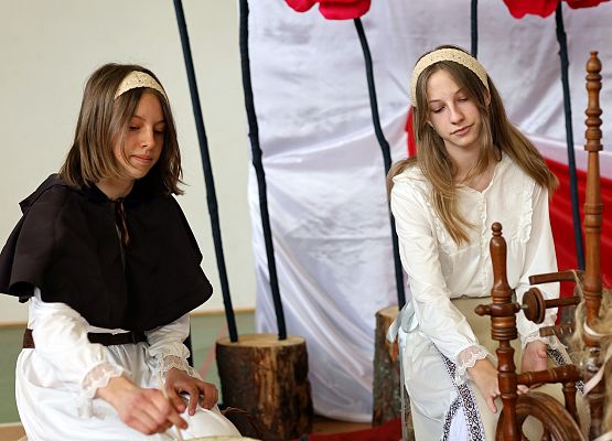 Grafika 17: Pierwsza rocznica nadania imienia  - Dzień Patrona