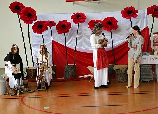 Grafika 21: Pierwsza rocznica nadania imienia  - Dzień Patrona