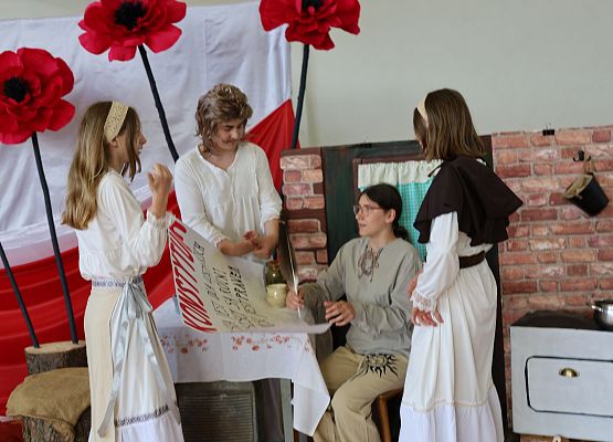 Grafika 24: Pierwsza rocznica nadania imienia  - Dzień Patrona