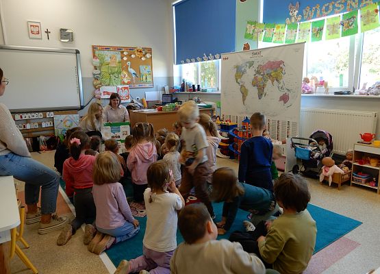 Grafika 2: Dzień Bibliotekarza w przedszkolu