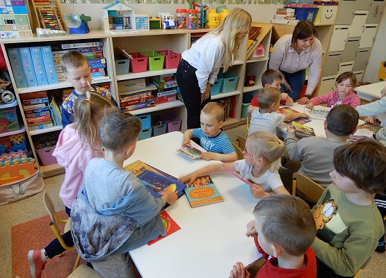 Grafika 6: Dzień Bibliotekarza w przedszkolu