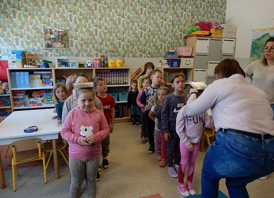 Grafika 9: Dzień Bibliotekarza w przedszkolu