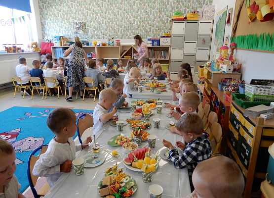 Grafika 3: Zakończenie Roku w przedszkolu.
