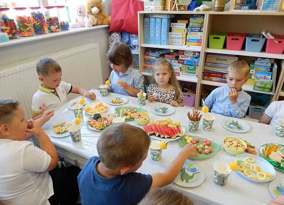 Grafika 9: Zakończenie Roku w przedszkolu.