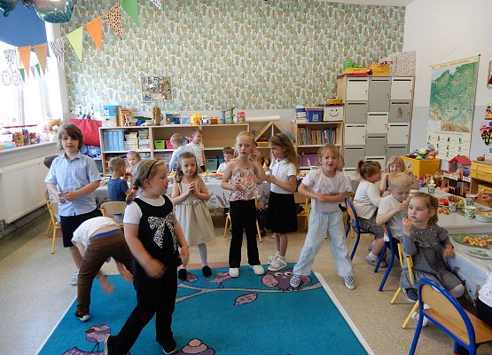 Grafika 13: Zakończenie Roku w przedszkolu.