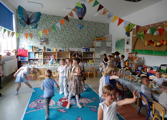 Grafika 21: Zakończenie Roku w przedszkolu.