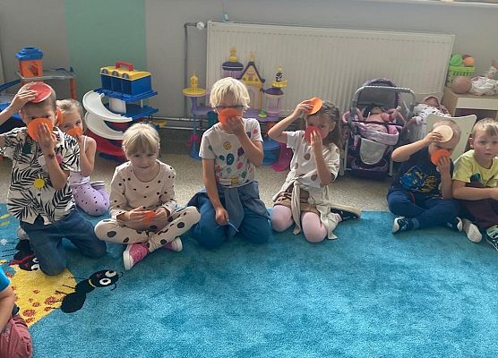 Grafika 43: Międzynarodowy Dzień Kropki w przedszkolu