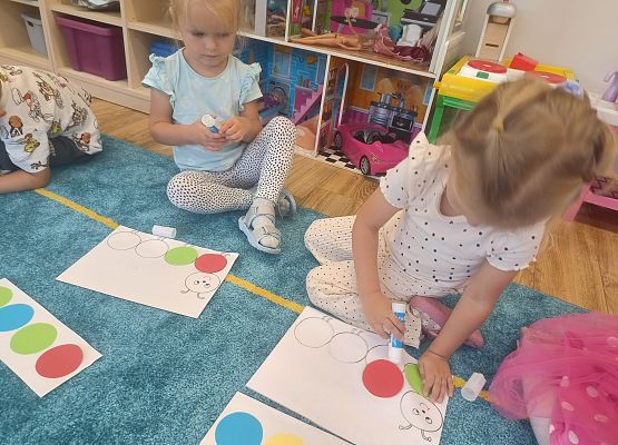 Grafika 5: Międzynarodowy Dzień Kropki w przedszkolu