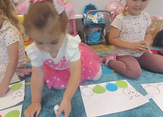 Grafika 6: Międzynarodowy Dzień Kropki w przedszkolu