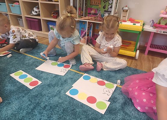 Grafika 8: Międzynarodowy Dzień Kropki w przedszkolu