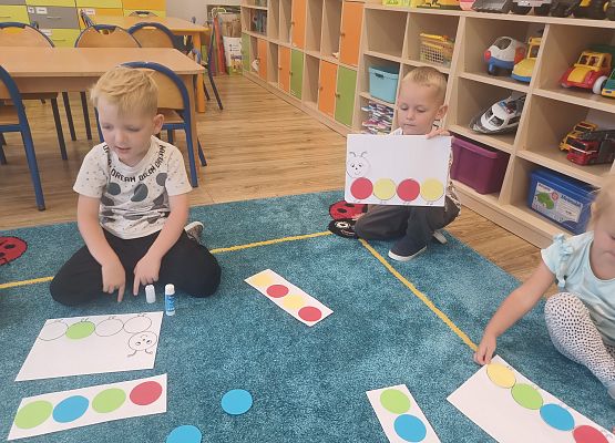 Grafika 9: Międzynarodowy Dzień Kropki w przedszkolu