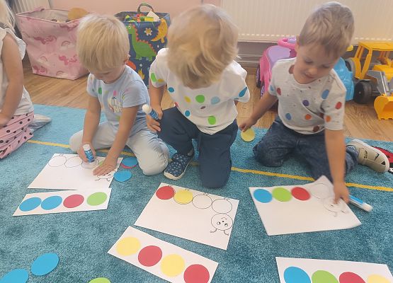 Grafika 15: Międzynarodowy Dzień Kropki w przedszkolu