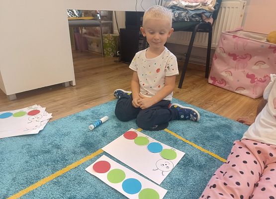 Grafika 16: Międzynarodowy Dzień Kropki w przedszkolu