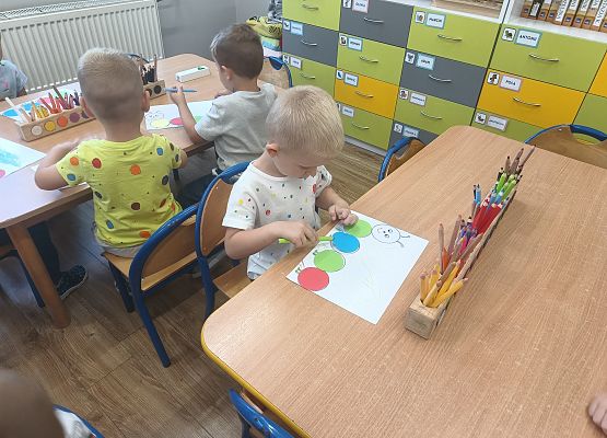 Grafika 20: Międzynarodowy Dzień Kropki w przedszkolu